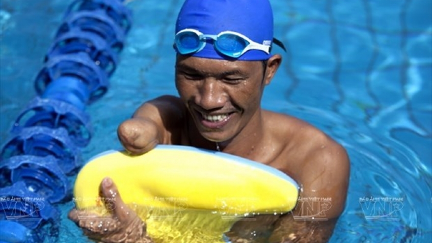 US holds swimming master class for Vietnamese coaches and disabled athletes